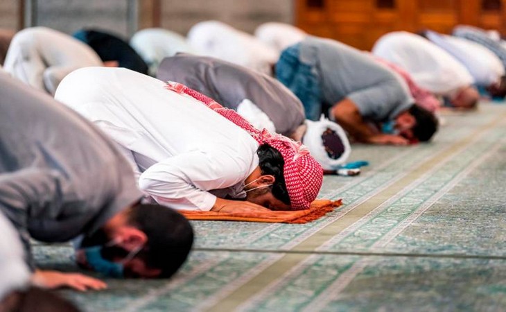 Мусульмане молятся